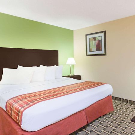 Days Inn & Suites By Wyndham Madison Heights Mi Екстер'єр фото