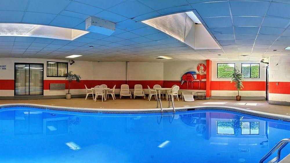 Days Inn & Suites By Wyndham Madison Heights Mi Екстер'єр фото