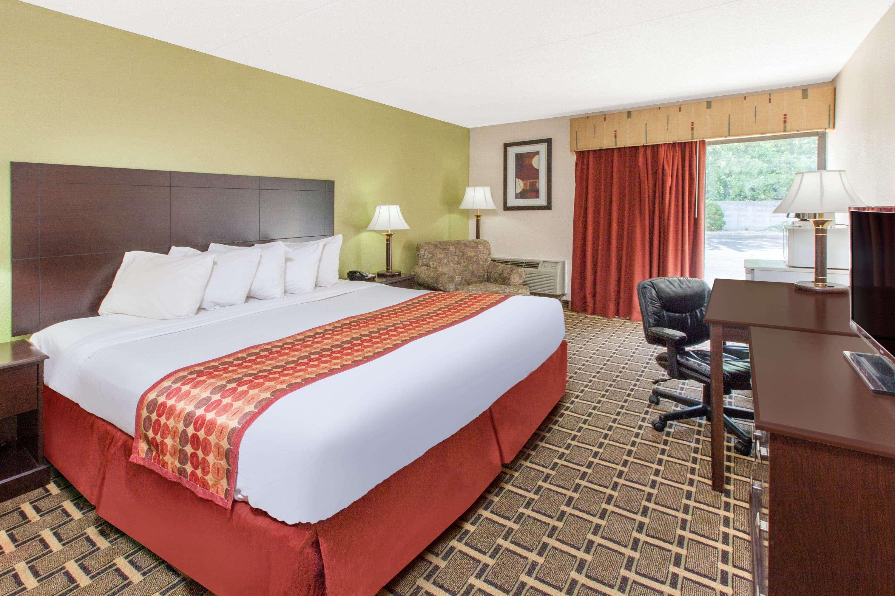 Days Inn & Suites By Wyndham Madison Heights Mi Екстер'єр фото