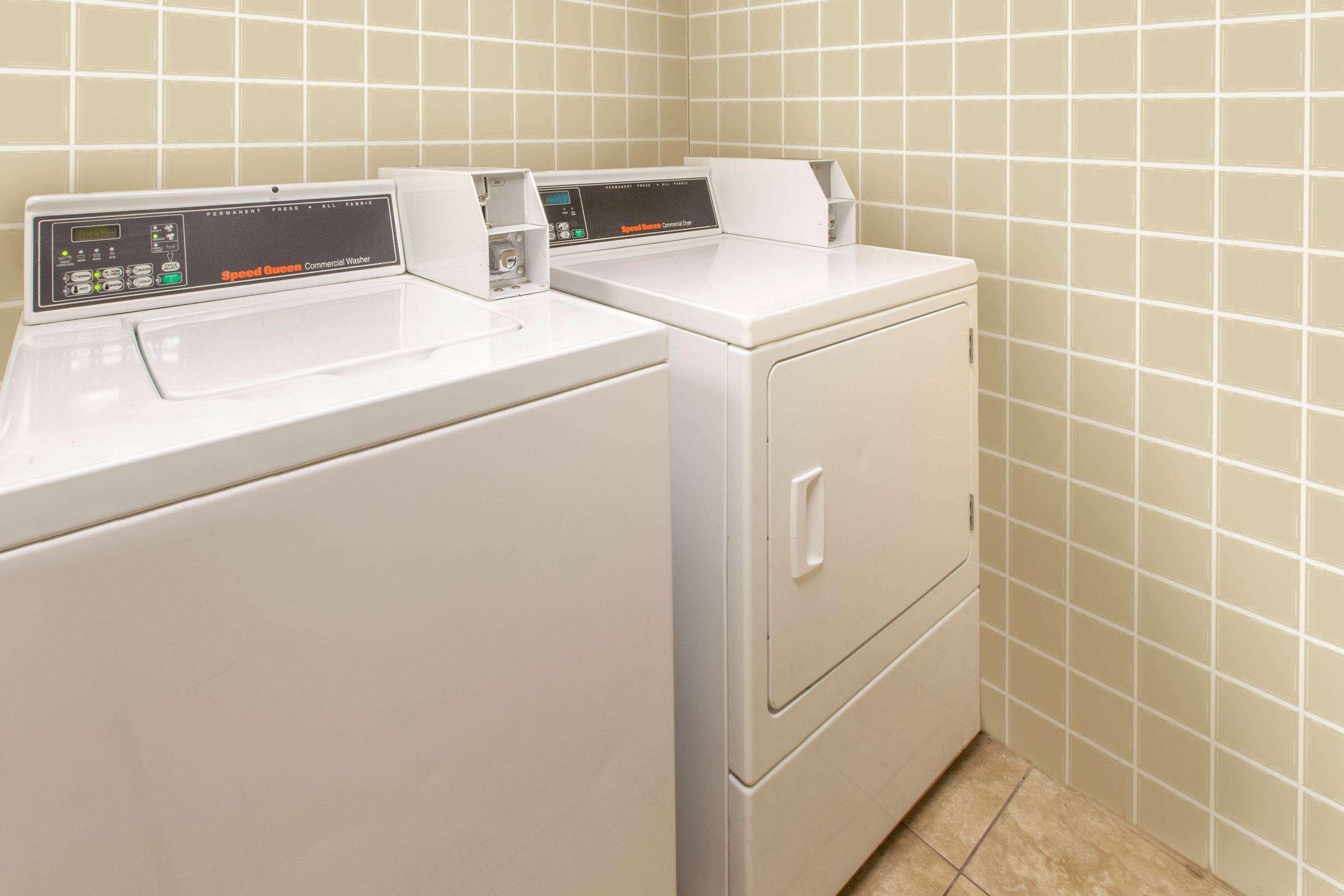 Days Inn & Suites By Wyndham Madison Heights Mi Екстер'єр фото