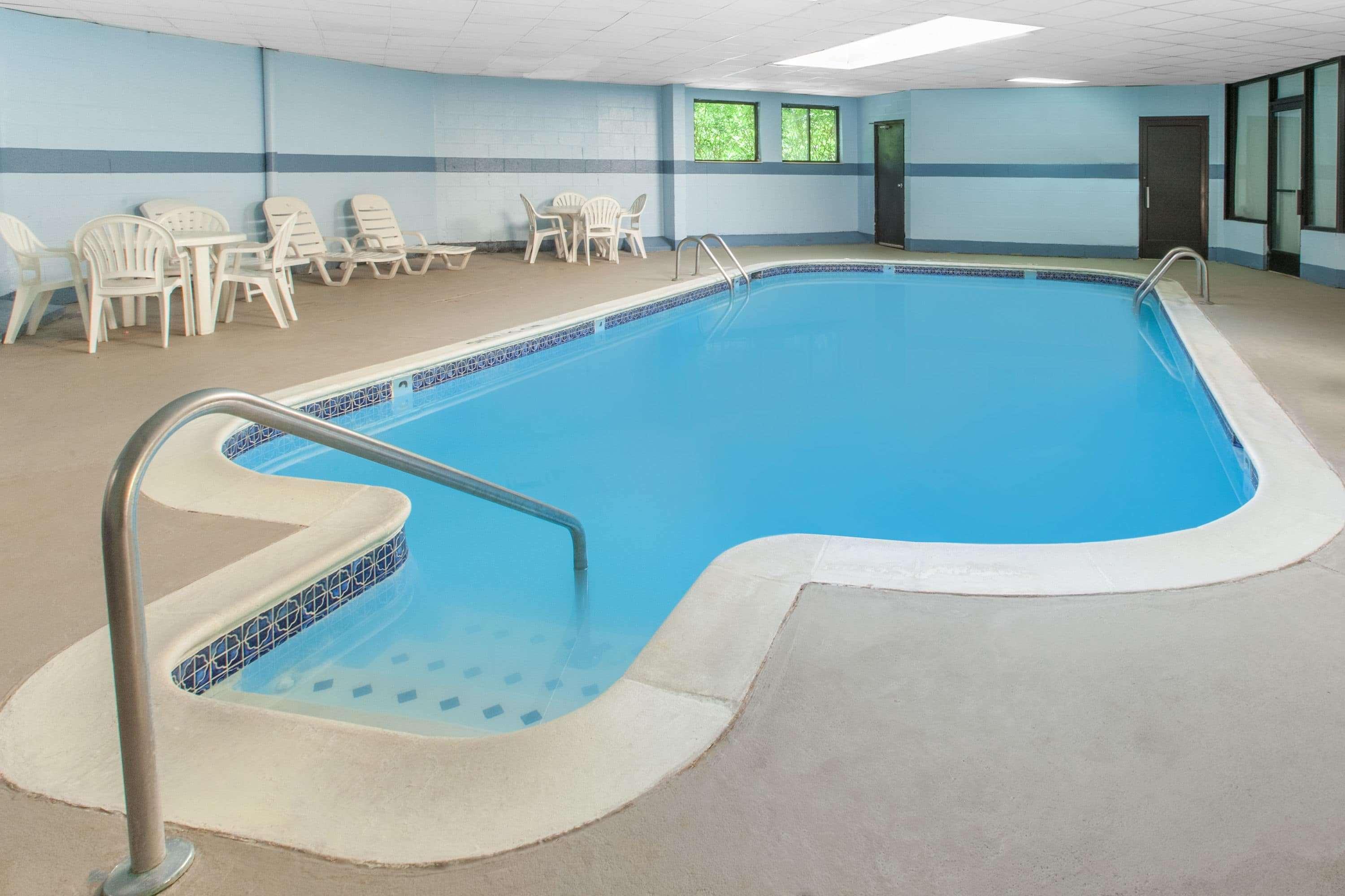 Days Inn & Suites By Wyndham Madison Heights Mi Екстер'єр фото