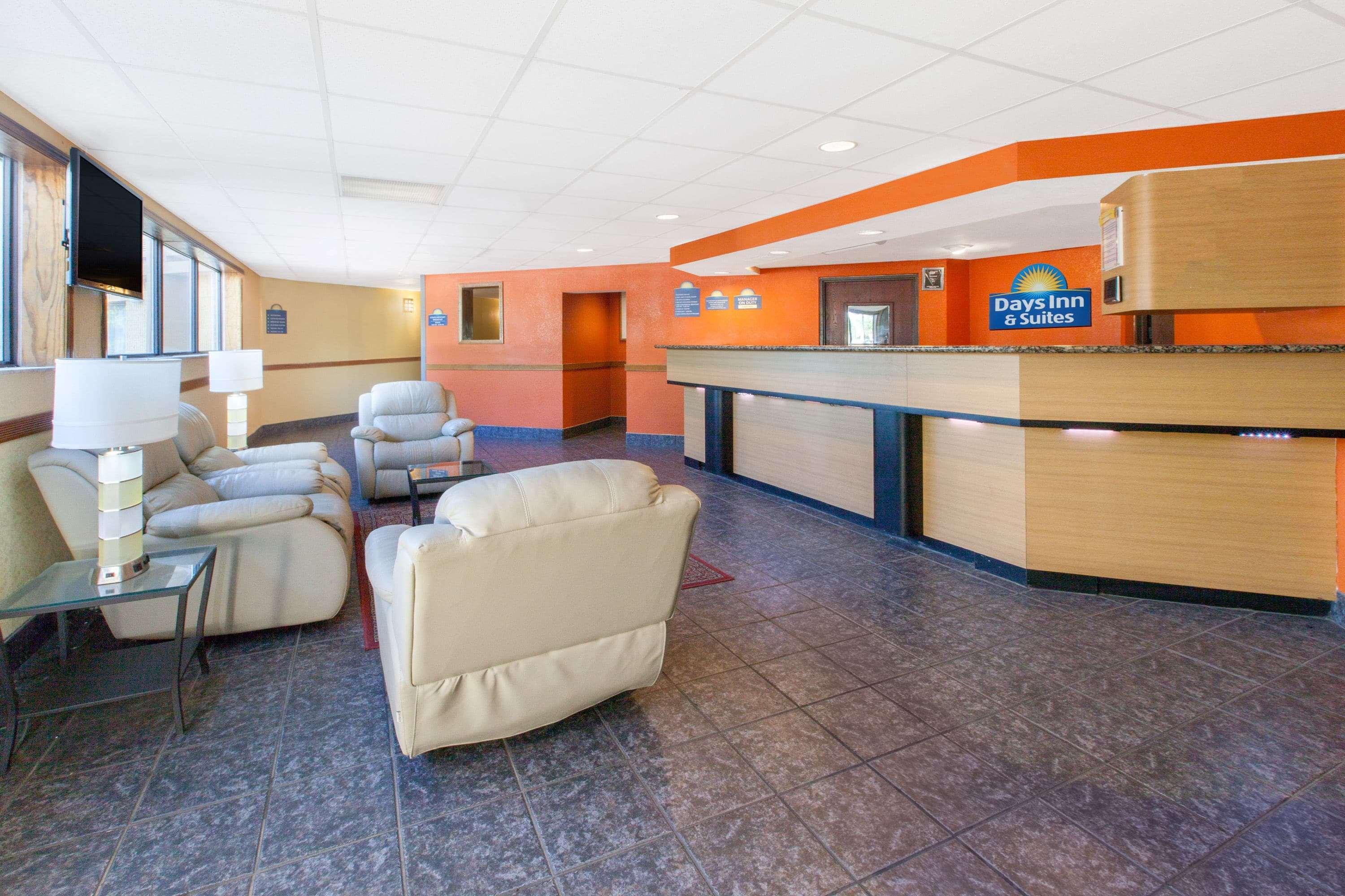 Days Inn & Suites By Wyndham Madison Heights Mi Екстер'єр фото