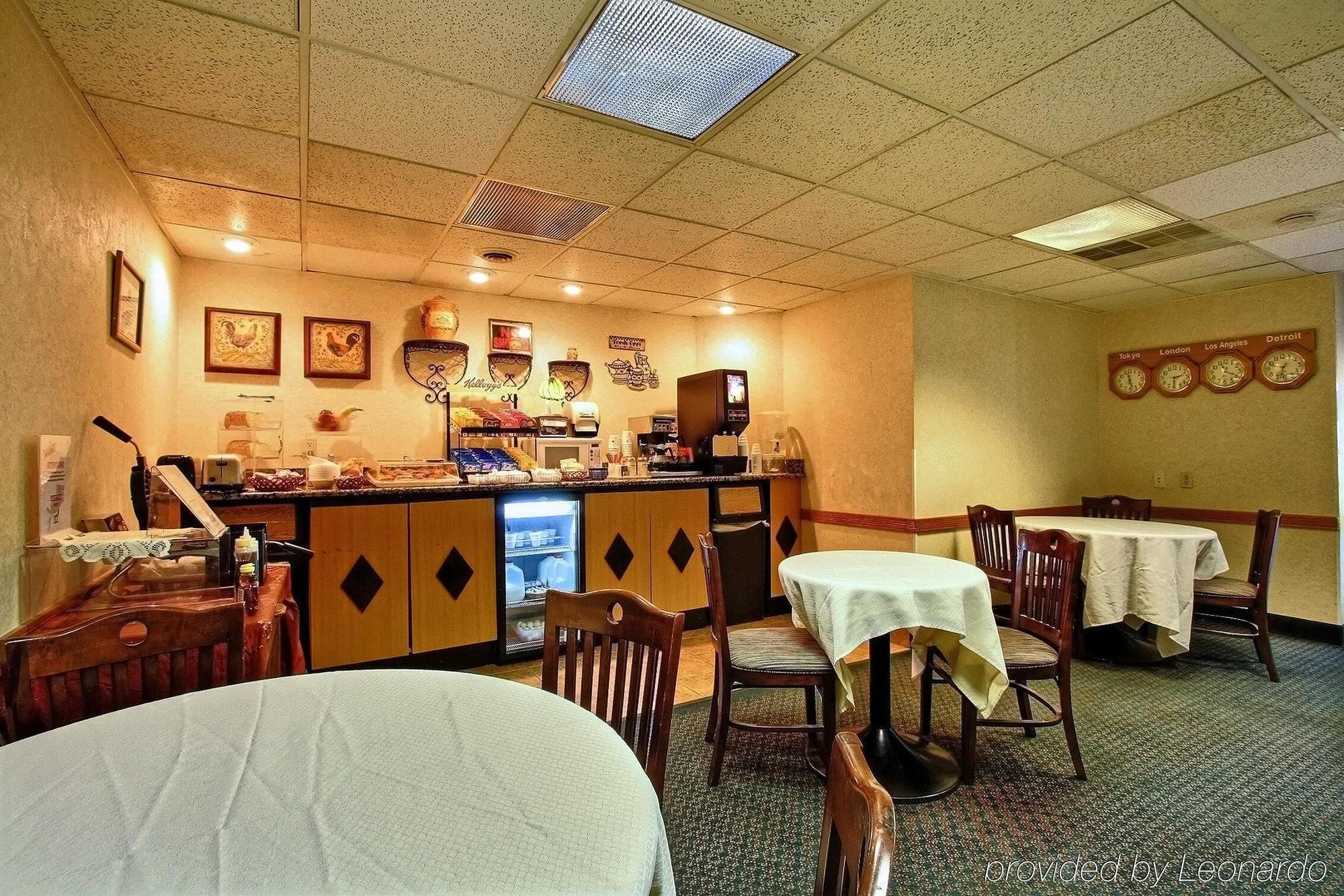 Days Inn & Suites By Wyndham Madison Heights Mi Ресторан фото