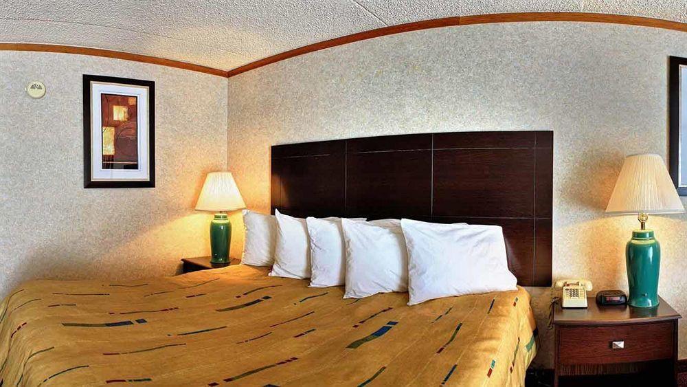 Days Inn & Suites By Wyndham Madison Heights Mi Екстер'єр фото