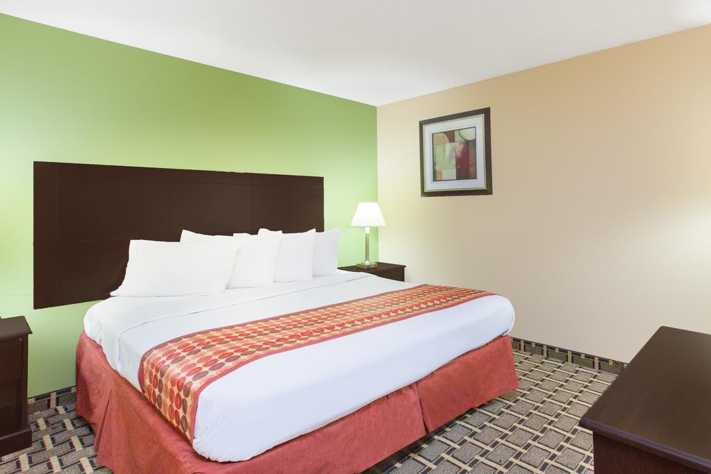 Days Inn & Suites By Wyndham Madison Heights Mi Екстер'єр фото