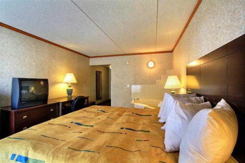 Days Inn & Suites By Wyndham Madison Heights Mi Екстер'єр фото