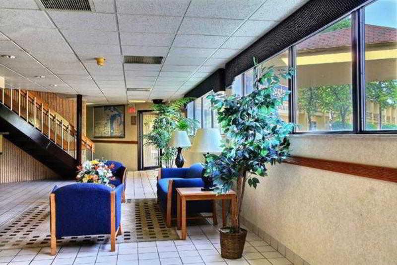 Days Inn & Suites By Wyndham Madison Heights Mi Екстер'єр фото