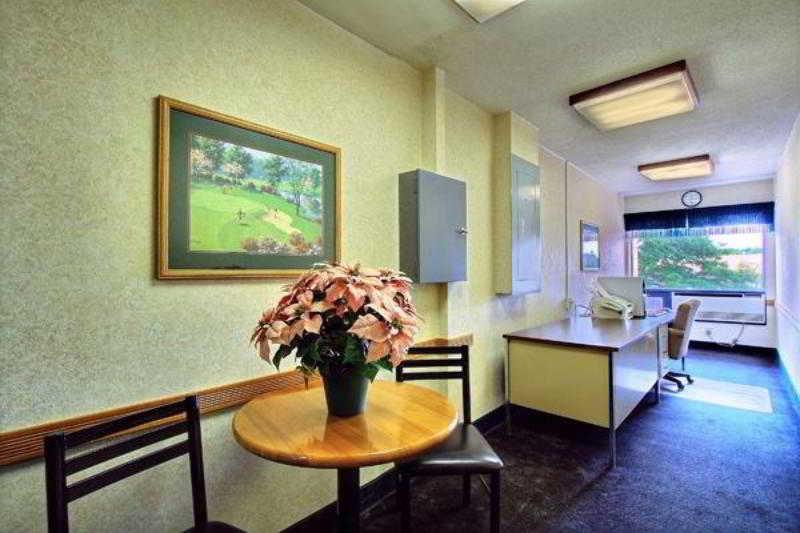 Days Inn & Suites By Wyndham Madison Heights Mi Екстер'єр фото