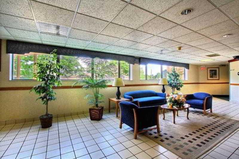 Days Inn & Suites By Wyndham Madison Heights Mi Екстер'єр фото
