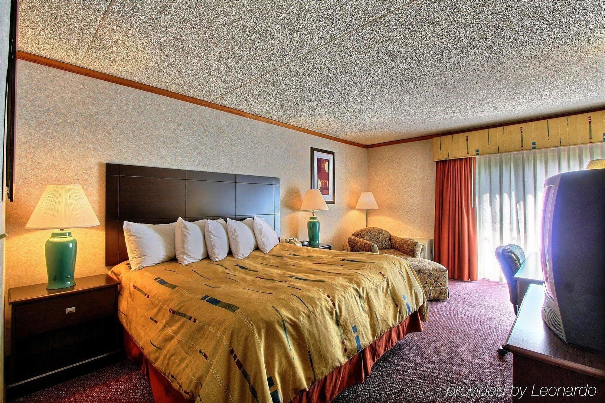 Days Inn & Suites By Wyndham Madison Heights Mi Екстер'єр фото