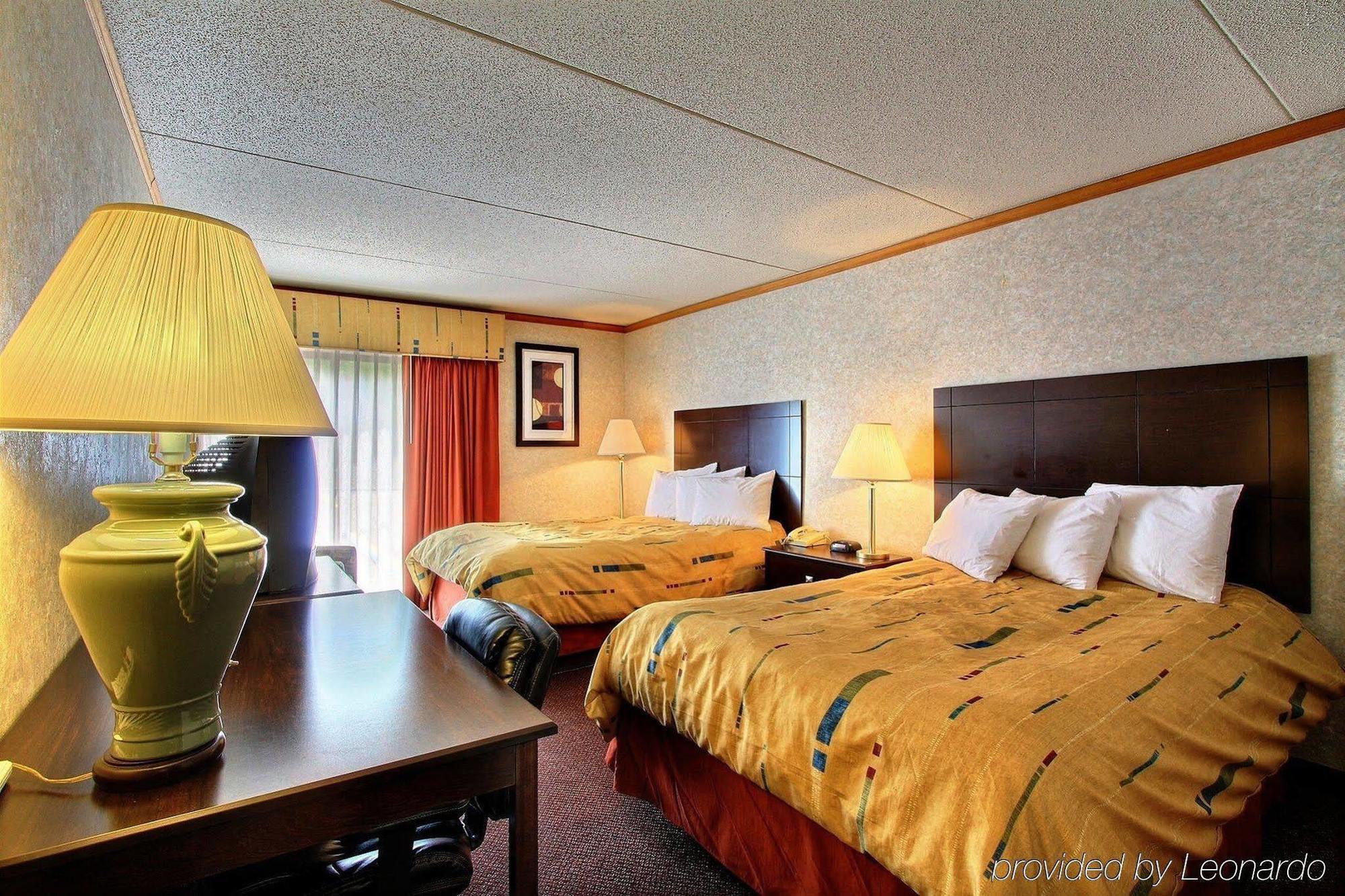 Days Inn & Suites By Wyndham Madison Heights Mi Екстер'єр фото